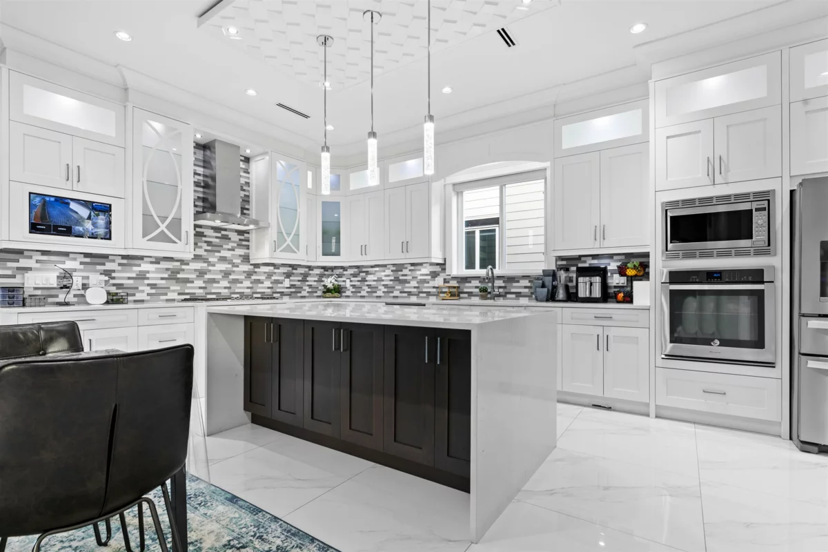 Primary Bathroom Photo of 6631 121a Street, Surrey, BC