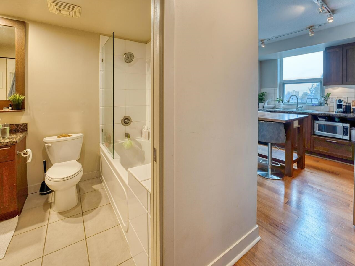 Primary Bathroom Photo of 710 2228 W Broadway, Vancouver, BC