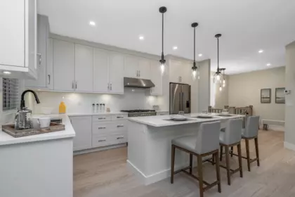 Kitchen Island Photo of 20488 46a Avenue, Langley, BC