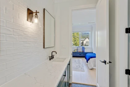 Hallway Photo of 345 E 20th Street, North Vancouver, BC