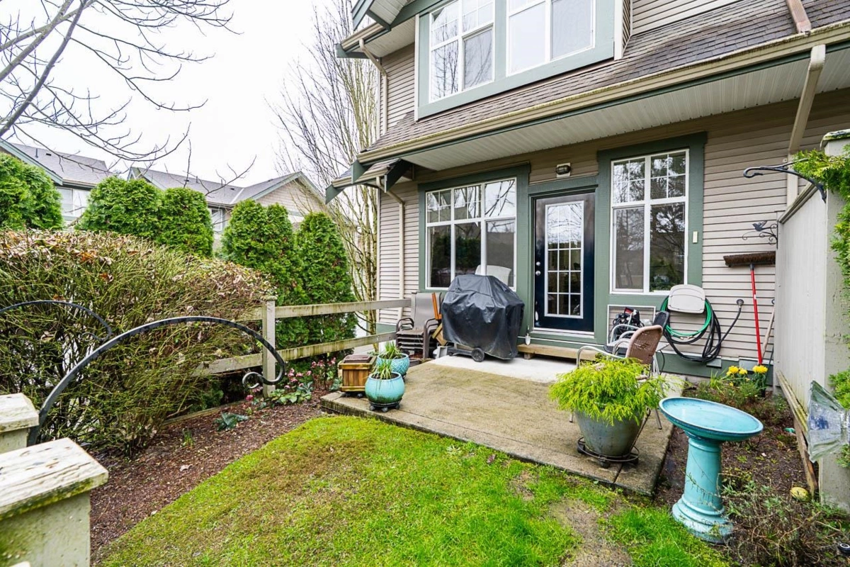 Living Room Photo of 64 6050 166 Street, Surrey, BC