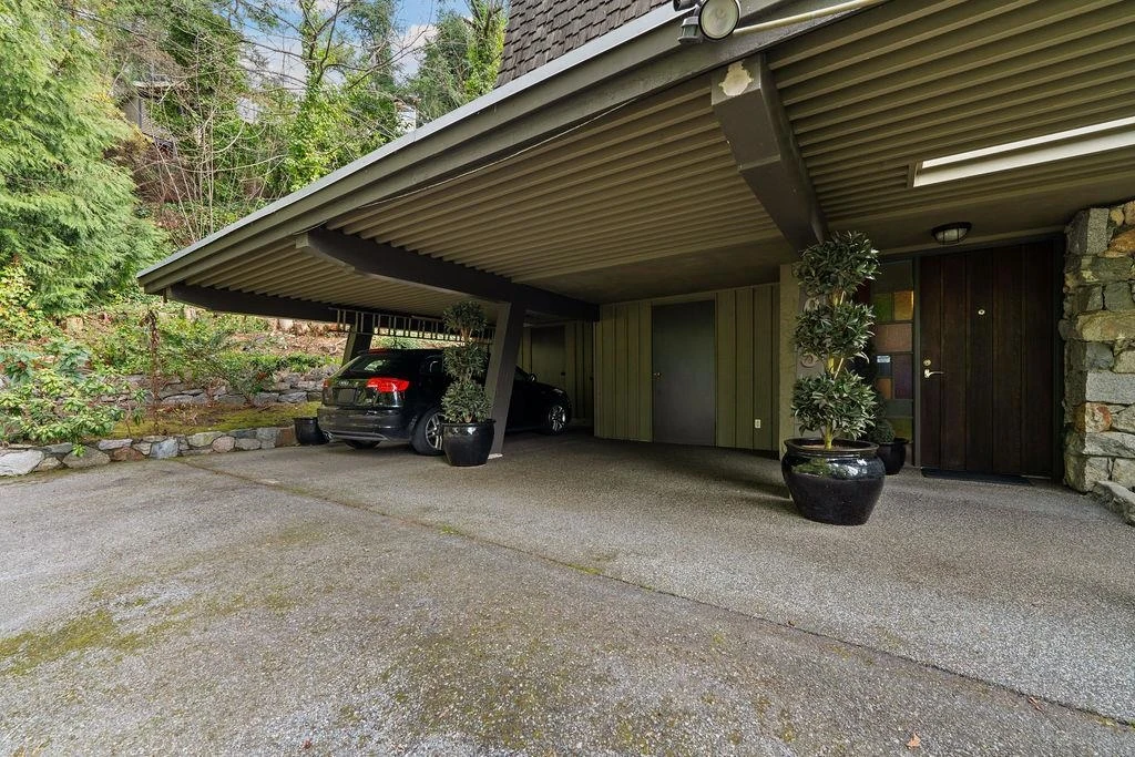 Dining Area Photo of 6035 Eagleridge Drive, West Vancouver, BC