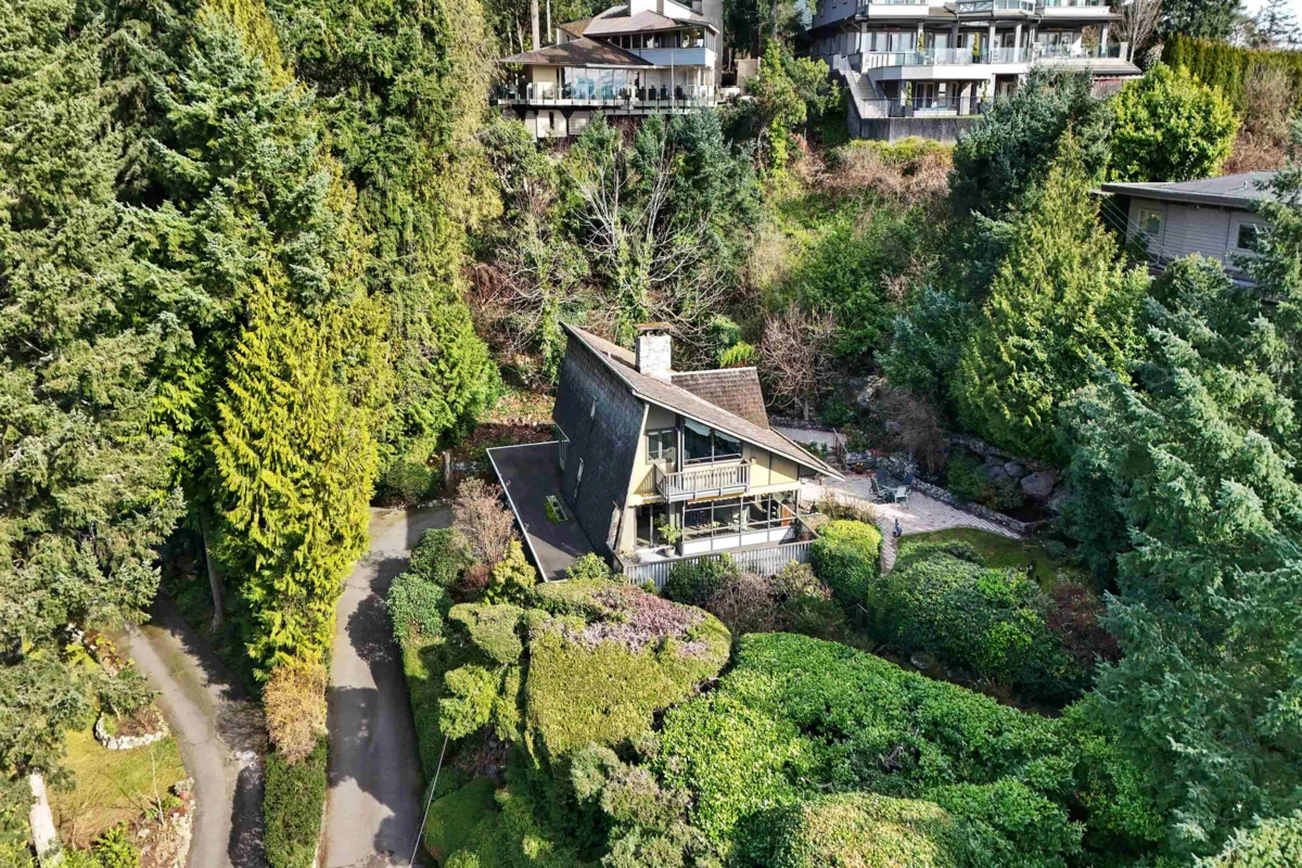 Family Room Photo of 6035 Eagleridge Drive, West Vancouver, BC