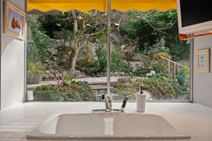 Guest Bathroom Photo of 6035 Eagleridge Drive, West Vancouver, BC