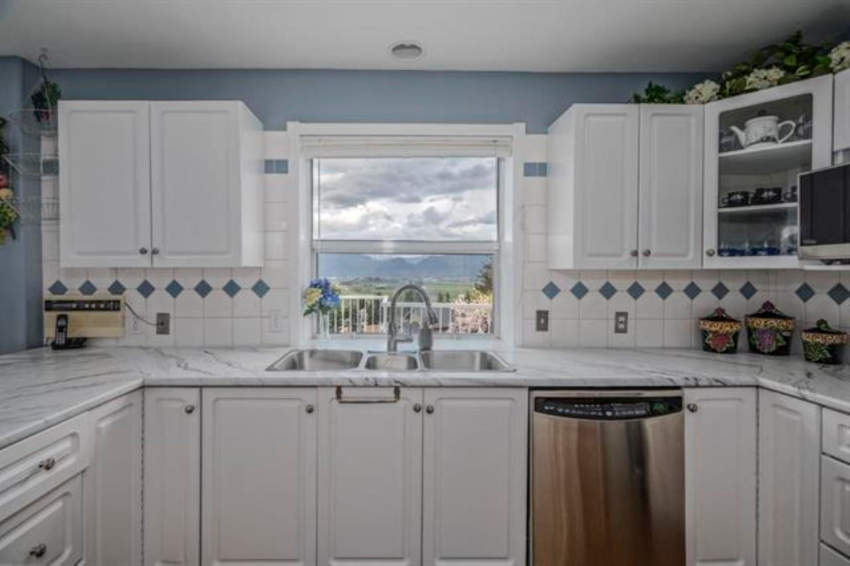 Dining Area Photo of 2255 Mountain Drive, Abbotsford, BC