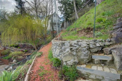 Garden / Landscaping Photo of 2255 Mountain Drive, Abbotsford, BC
