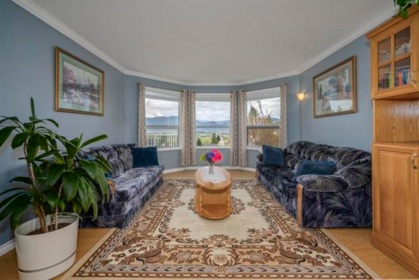 Kitchen Island Photo of 2255 Mountain Drive, Abbotsford, BC