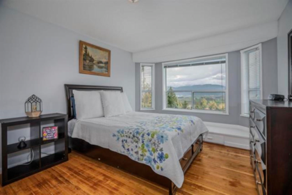 Powder Room Photo of 2255 Mountain Drive, Abbotsford, BC