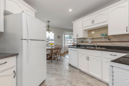 Kitchen Photo of 312 33401 Mayfair Avenue, Abbotsford, BC