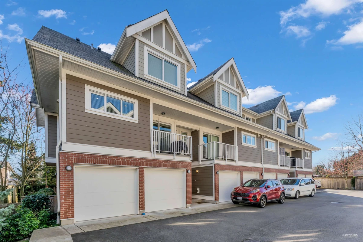 Family Room Photo of 5 11490 84 Avenue, Delta, BC