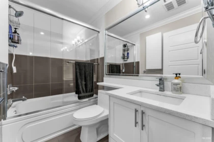 Hallway Photo of 5 11490 84 Avenue, Delta, BC