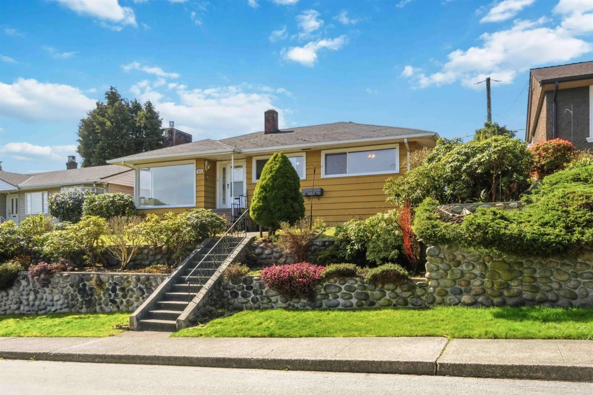 Living Room Photo of 922 Surrey Street, New Westminster, BC