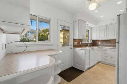 Breakfast Nook Photo of 922 Surrey Street, New Westminster, BC