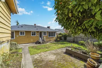 Front Yard Photo of 922 Surrey Street, New Westminster, BC