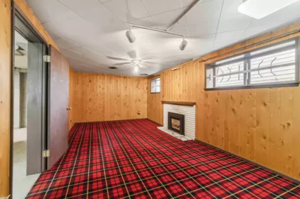 Hallway Photo of 922 Surrey Street, New Westminster, BC