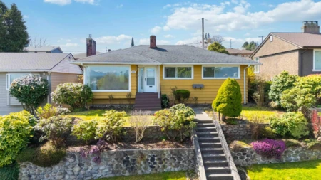 Hot Tub / Spa Photo of 922 Surrey Street, New Westminster, BC