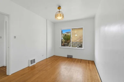 Laundry Room Photo of 922 Surrey Street, New Westminster, BC