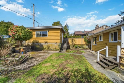 Swimming Pool Photo of 922 Surrey Street, New Westminster, BC