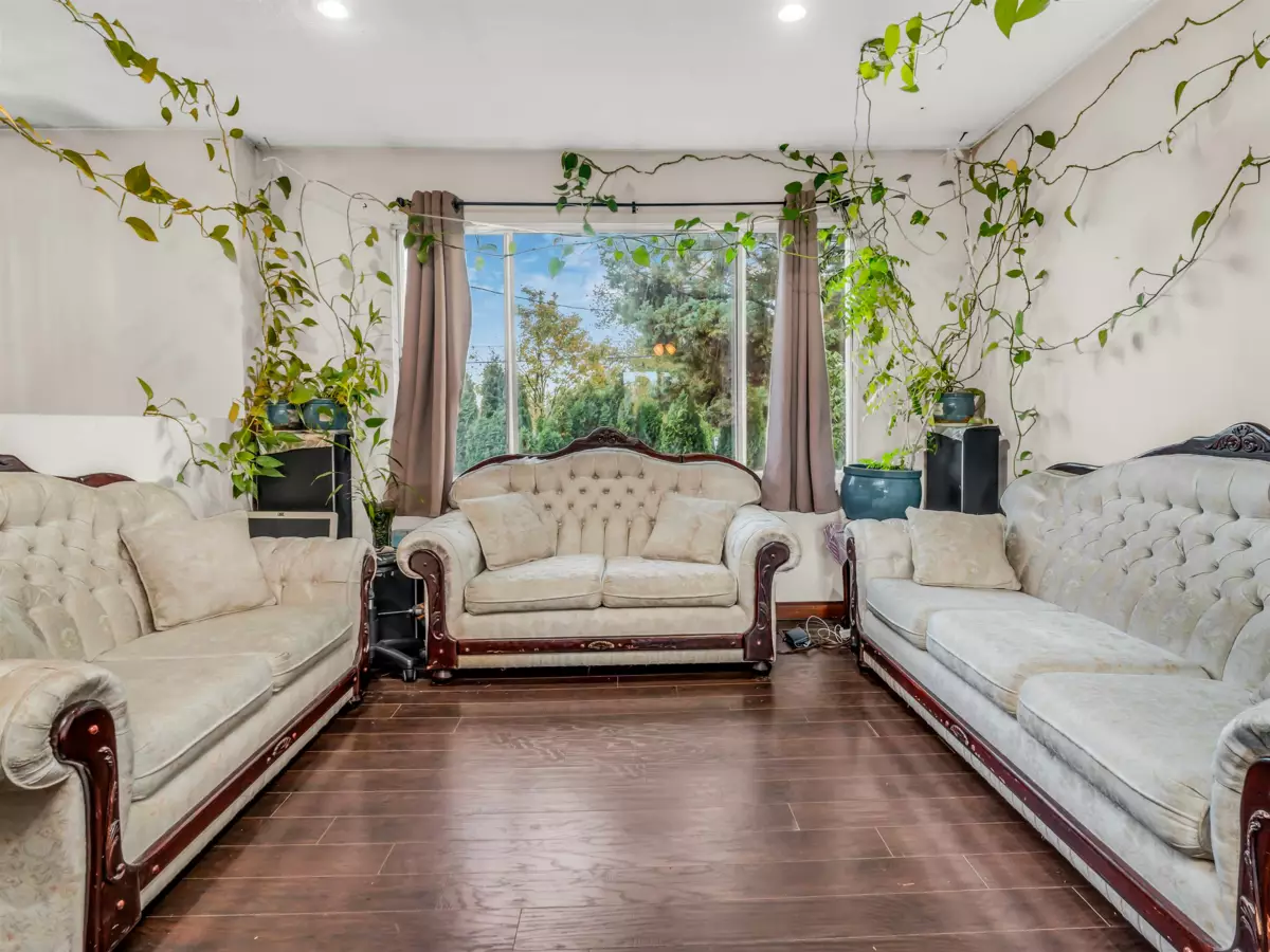 Family Room Photo of 12665 88 Avenue, Surrey, BC