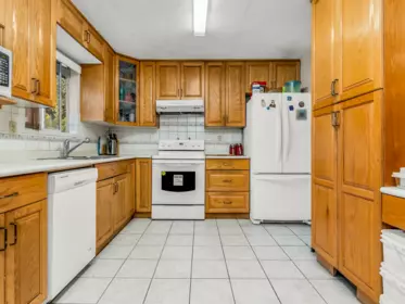 Kitchen Island Photo of 12665 88 Avenue, Surrey, BC