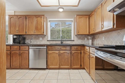 Breakfast Nook Photo of 12316 Southpark Crescent, Surrey, BC