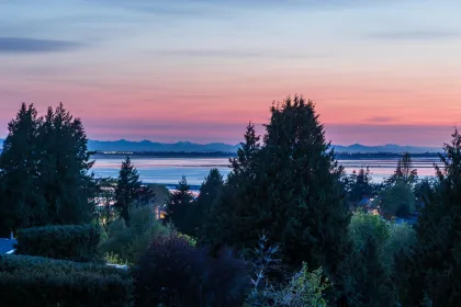 Garden / Landscaping Photo of 2737 Crescent Drive, Surrey, BC