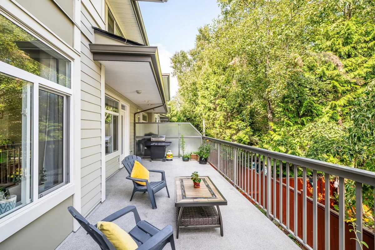 Dining Area Photo of 35 40632 Government Road, Squamish, BC