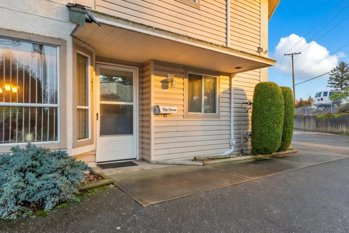Living Room Photo of 47 3380 Gladwin Road, Abbotsford, BC