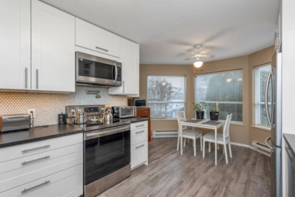 Kitchen Island Photo of 47 3380 Gladwin Road, Abbotsford, BC