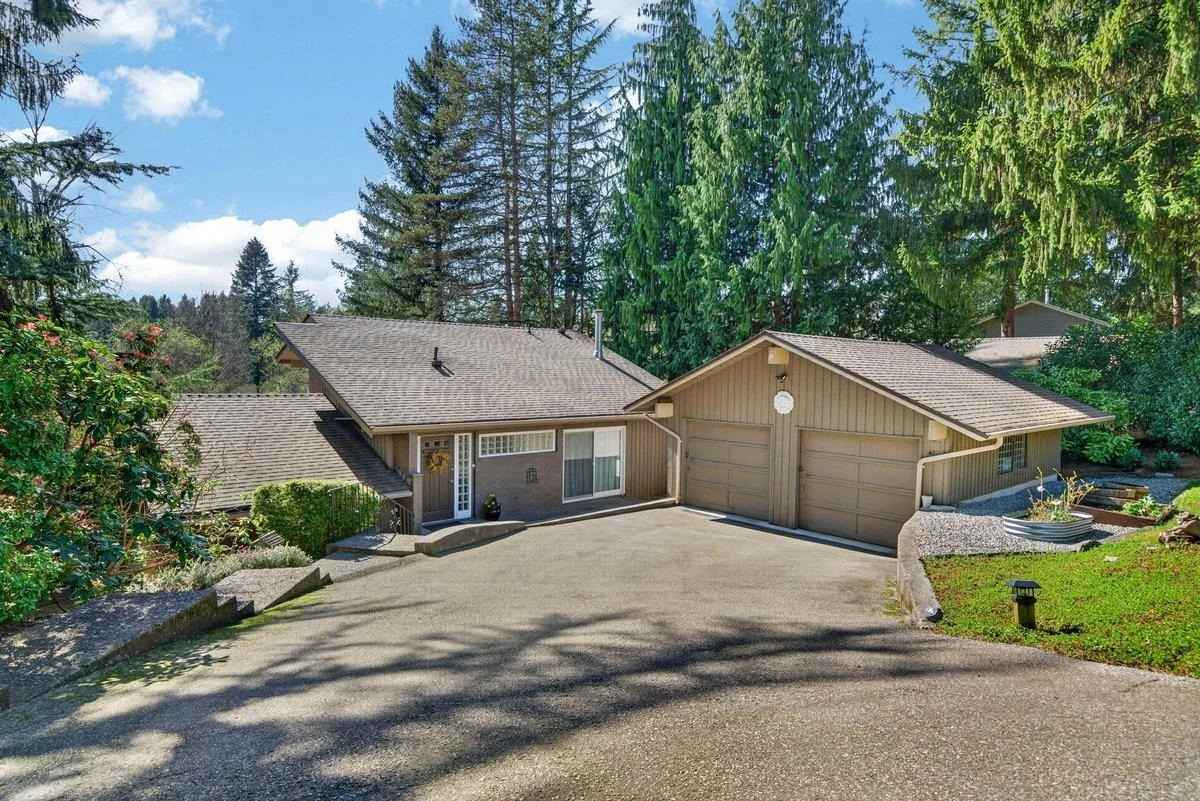Living Room Photo of 23419 Tamarack Lane, Maple Ridge, BC