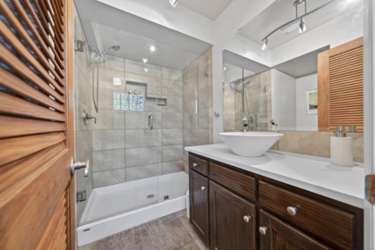 Laundry Room Photo of 23419 Tamarack Lane, Maple Ridge, BC