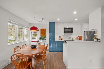 Kitchen Photo of 104 105 W Kings Road, North Vancouver, BC