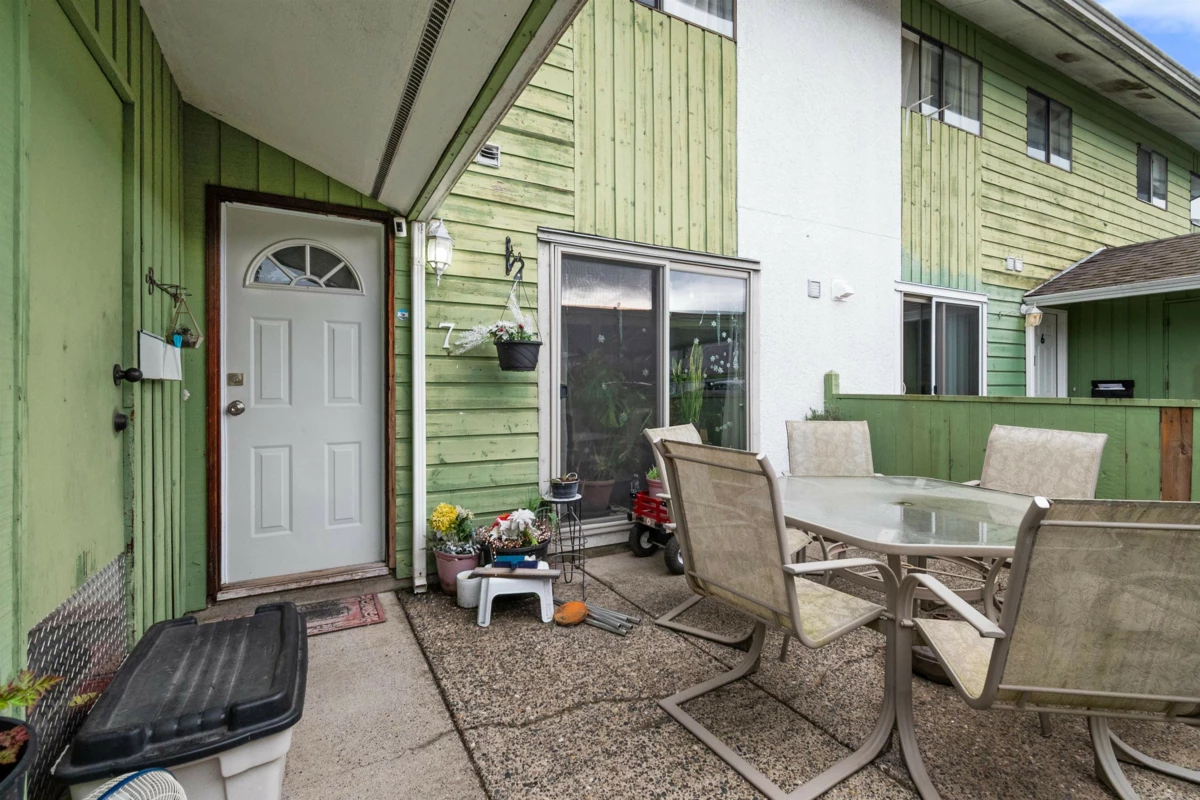 Living Room Photo of 7 9342 Hazel Street, Chilliwack, BC
