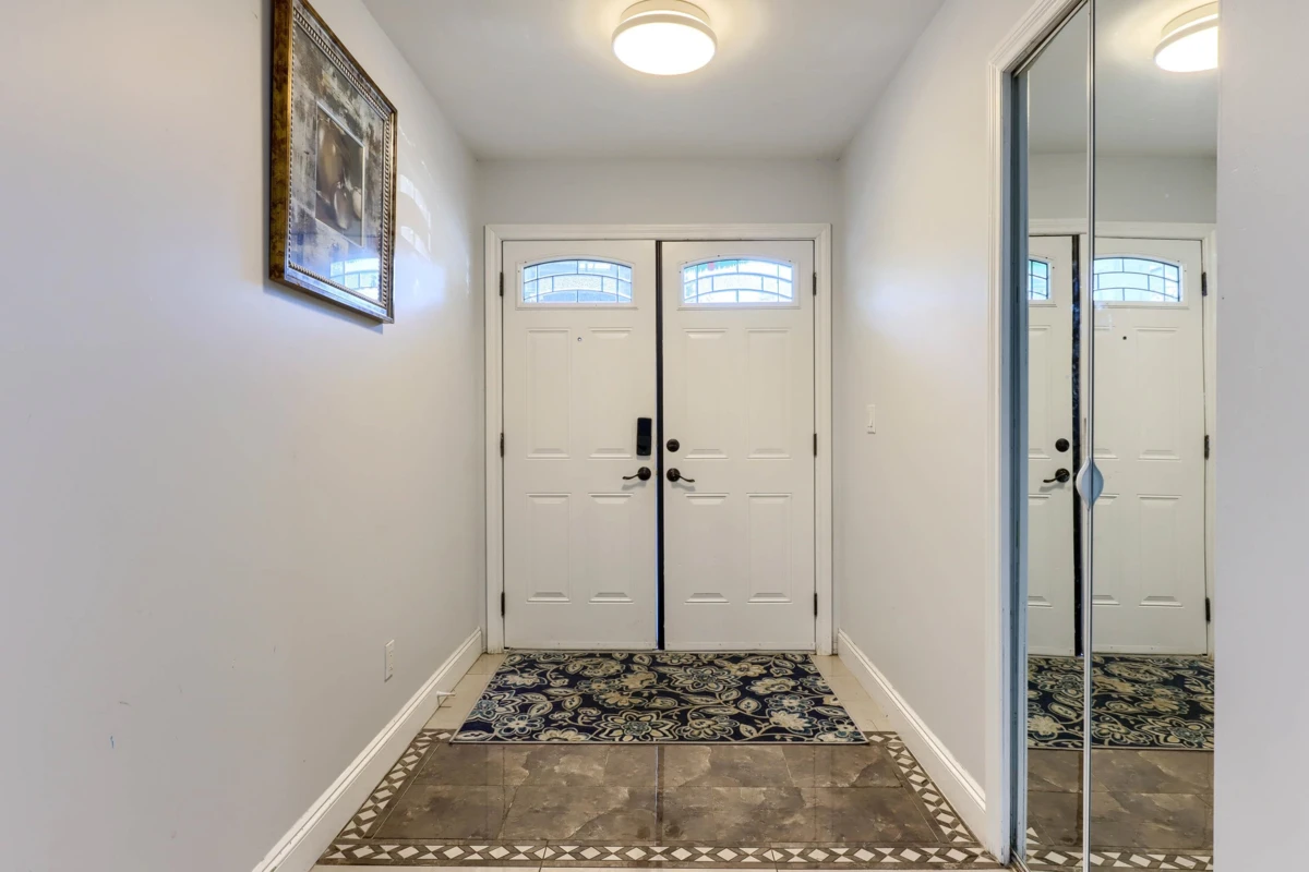Living Room Photo of 6445 King George Boulevard, Surrey, BC