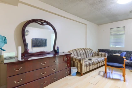 Bedroom 4 Photo of 6445 King George Boulevard, Surrey, BC