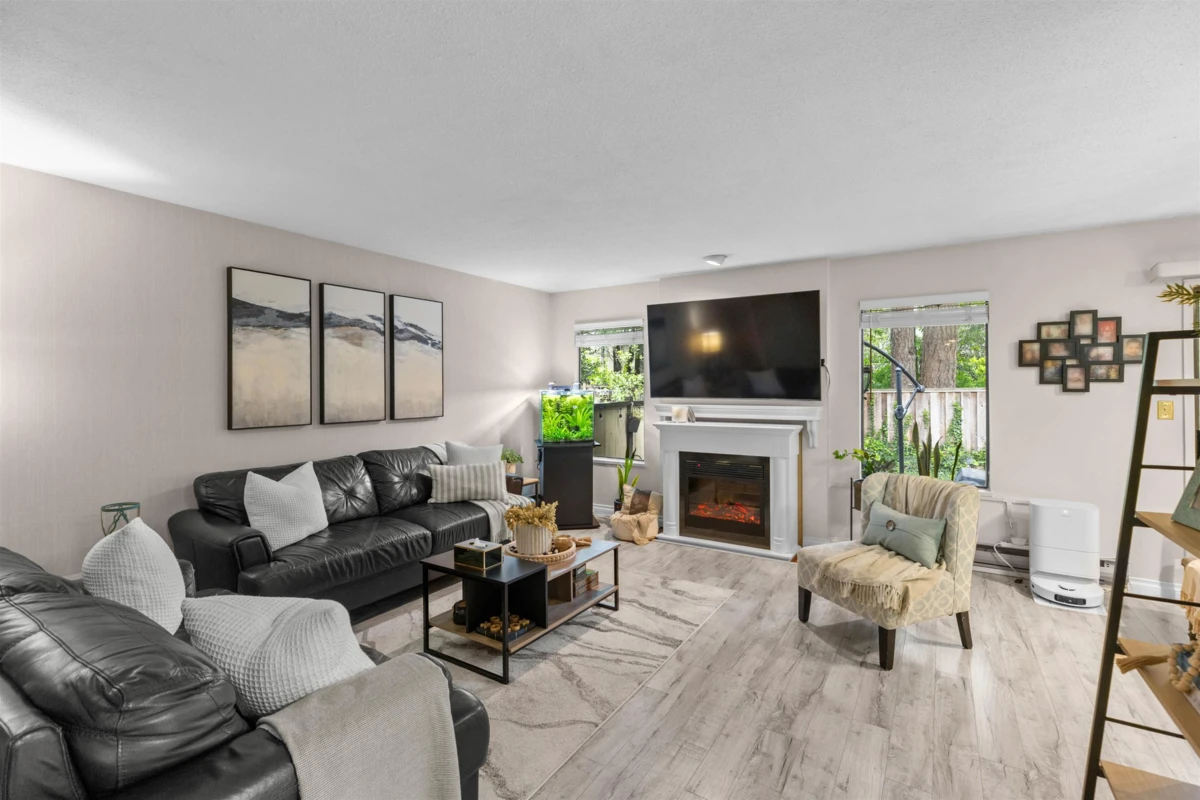 Family Room Photo of 17 2998 Mouat Drive, Abbotsford, BC