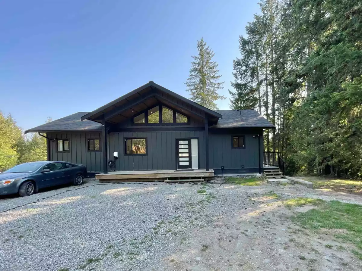 Family Room Photo of 915 Payne Road, Gibsons, BC