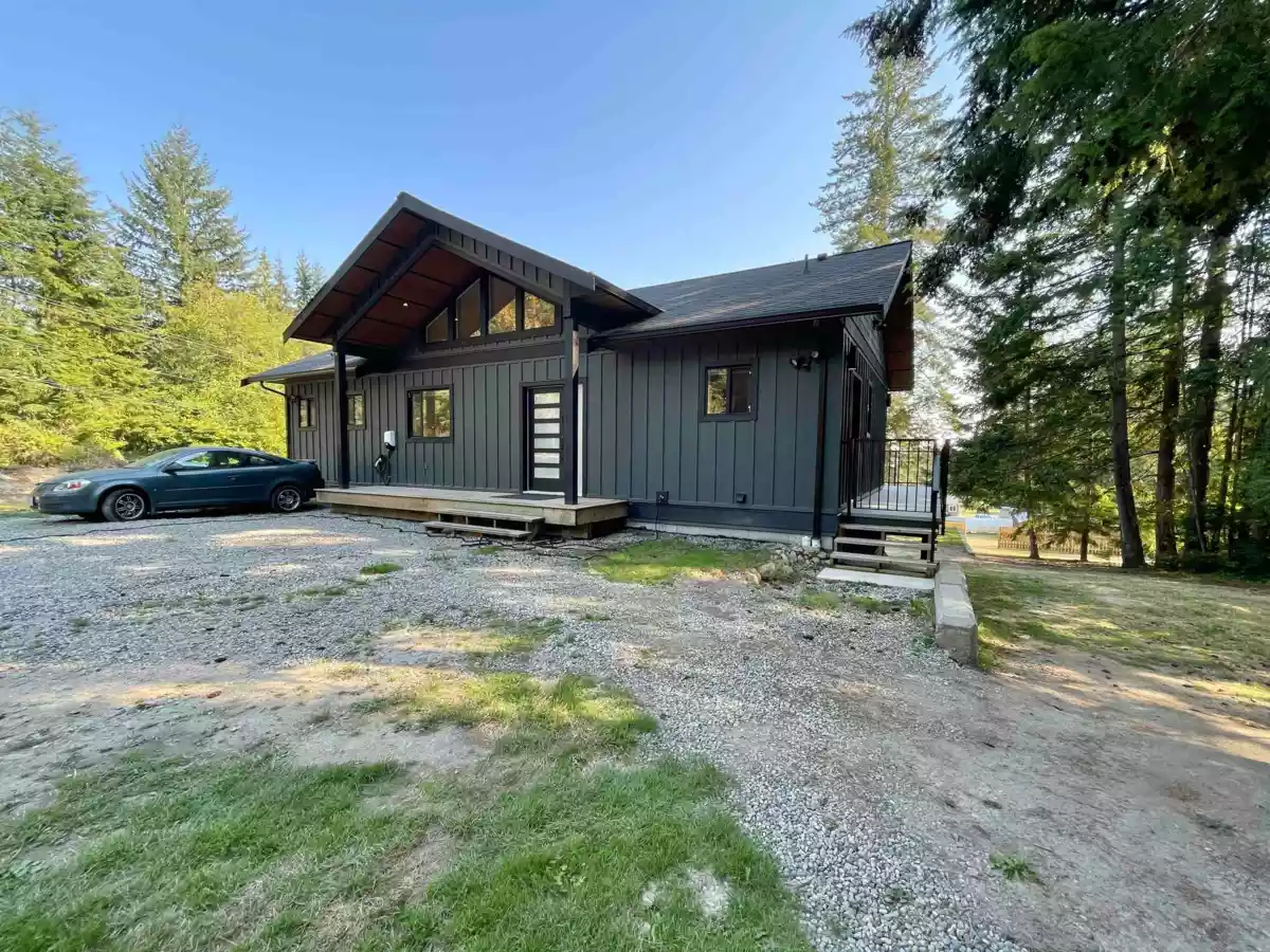 Living Room Photo of 915 Payne Road, Gibsons, BC