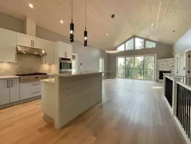 915 Payne Road, Gibsons, BC, Gibsons — Single Family Residence for sale
