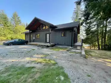 915 Payne Road, Gibsons, BC, Gibsons — Single Family Residence for sale