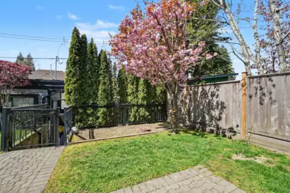 Garden / Landscaping Photo of 4433 Wallace Street, Vancouver, BC
