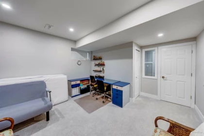 Hallway Photo of 127 2998 Robson Drive, Coquitlam, BC