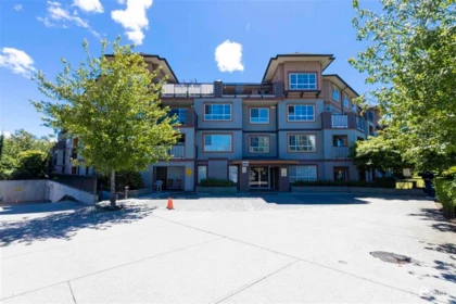 Entry Foyer Photo of 315 6960 120 Street, Surrey, BC
