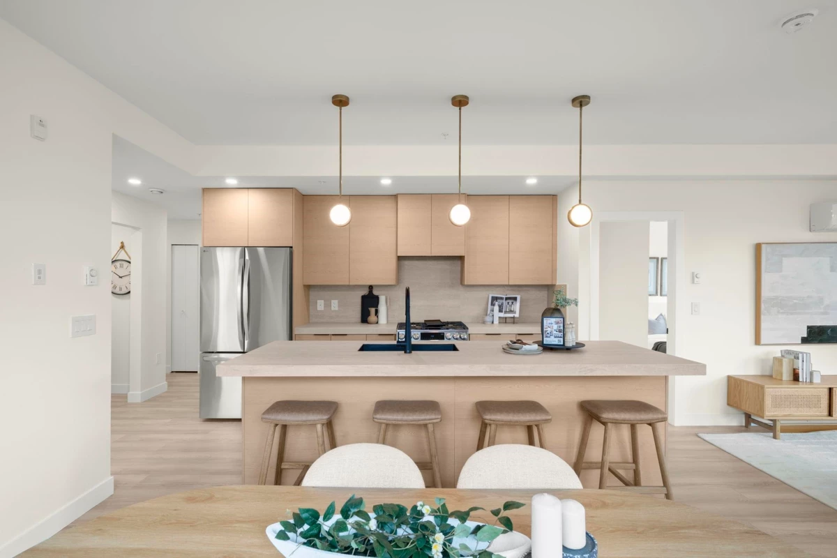 Dining Area Photo of 304 15353 17 Avenue, Surrey, BC