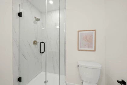 Entry Foyer Photo of 304 15353 17 Avenue, Surrey, BC