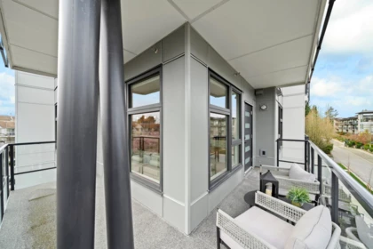 Staircase Photo of 304 15353 17 Avenue, Surrey, BC