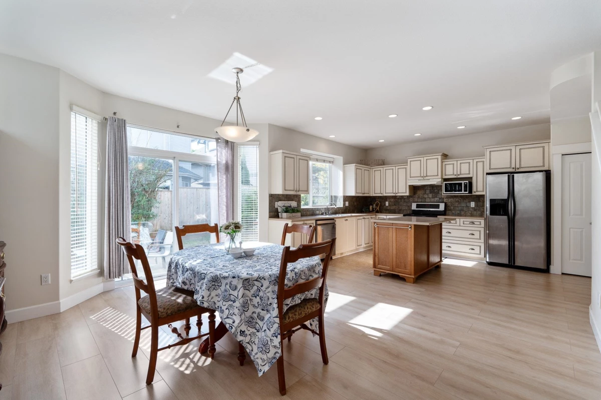 Dining Area Photo of 6935 198a Street, Langley, BC