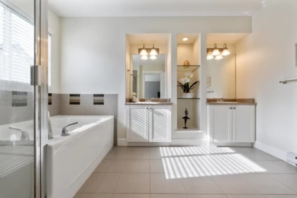 Guest Bathroom Photo of 6935 198a Street, Langley, BC