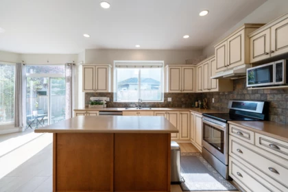 Kitchen Island Photo of 6935 198a Street, Langley, BC
