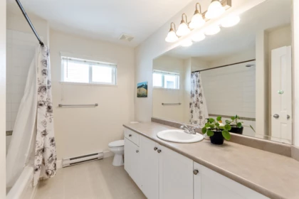 Laundry Room Photo of 6935 198a Street, Langley, BC